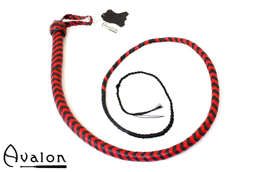 Avalon - BEHEMOTH - Bullwhip Heavy Handle, Svart og Rød 1,5 m Avalon - BEHEMOTH - Bullwhip Heavy Handle, Svart og Rød 1,5 m