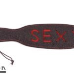 Avalon - HOLD STILL - Paddle Sexy - Svart og Rød