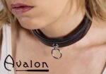 Avalon - SECRET - Collar med blank overflate og O-ring - Sort