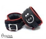 Avalon - ALCHEMY - Polstrede Fotcuffs - Sort og Rødt