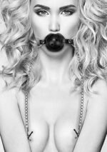 Ouch! Black & White - Ballgag med pustehull og brystklyper- Sort