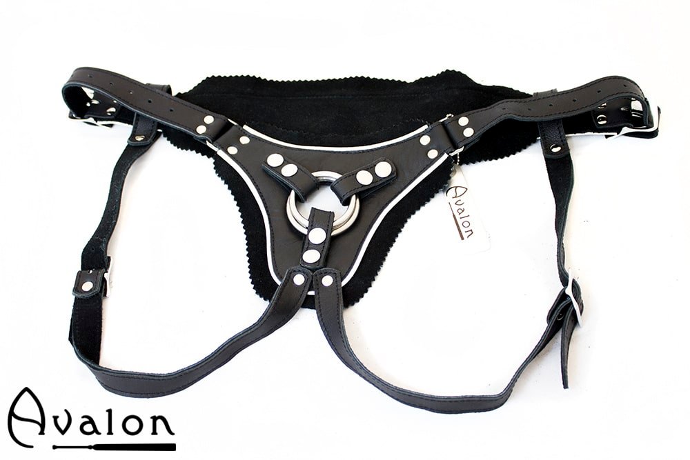Avalon - TAKEN - Strap-on sele i sort og hvitt lær Avalon - TAKEN - Strap-on sele i sort og hvitt lær